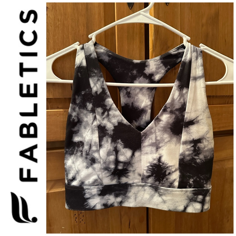 NWOT Fabletics Mila Midi Medium Impact Sports Bra, Color Static, Size XS
